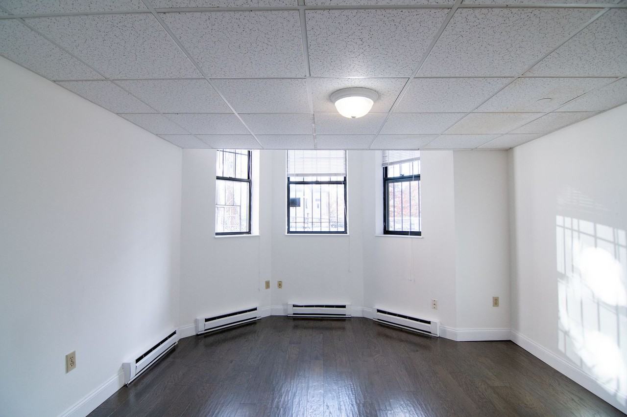 96 Queensberry St - Photo 4 of 6