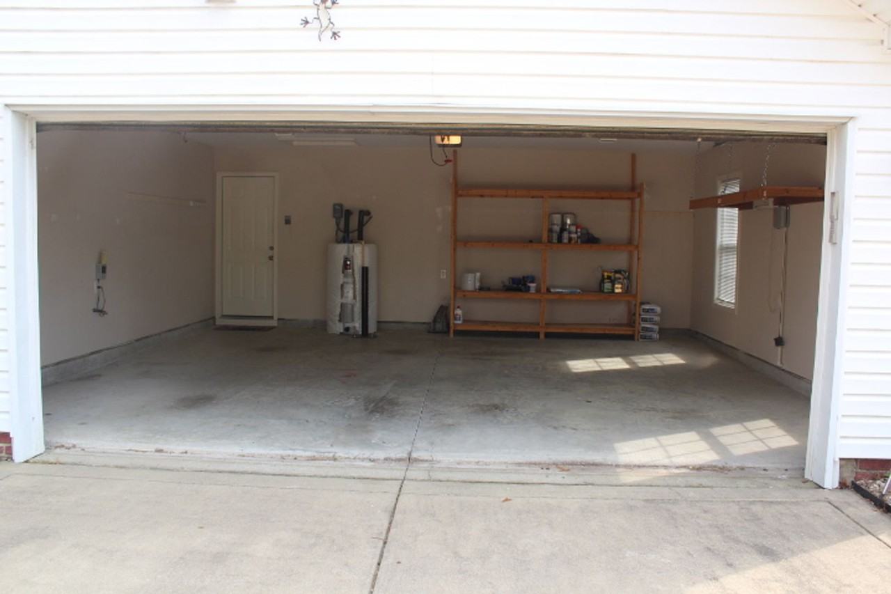 106 Valley Oak Dr - Photo 2 of 39