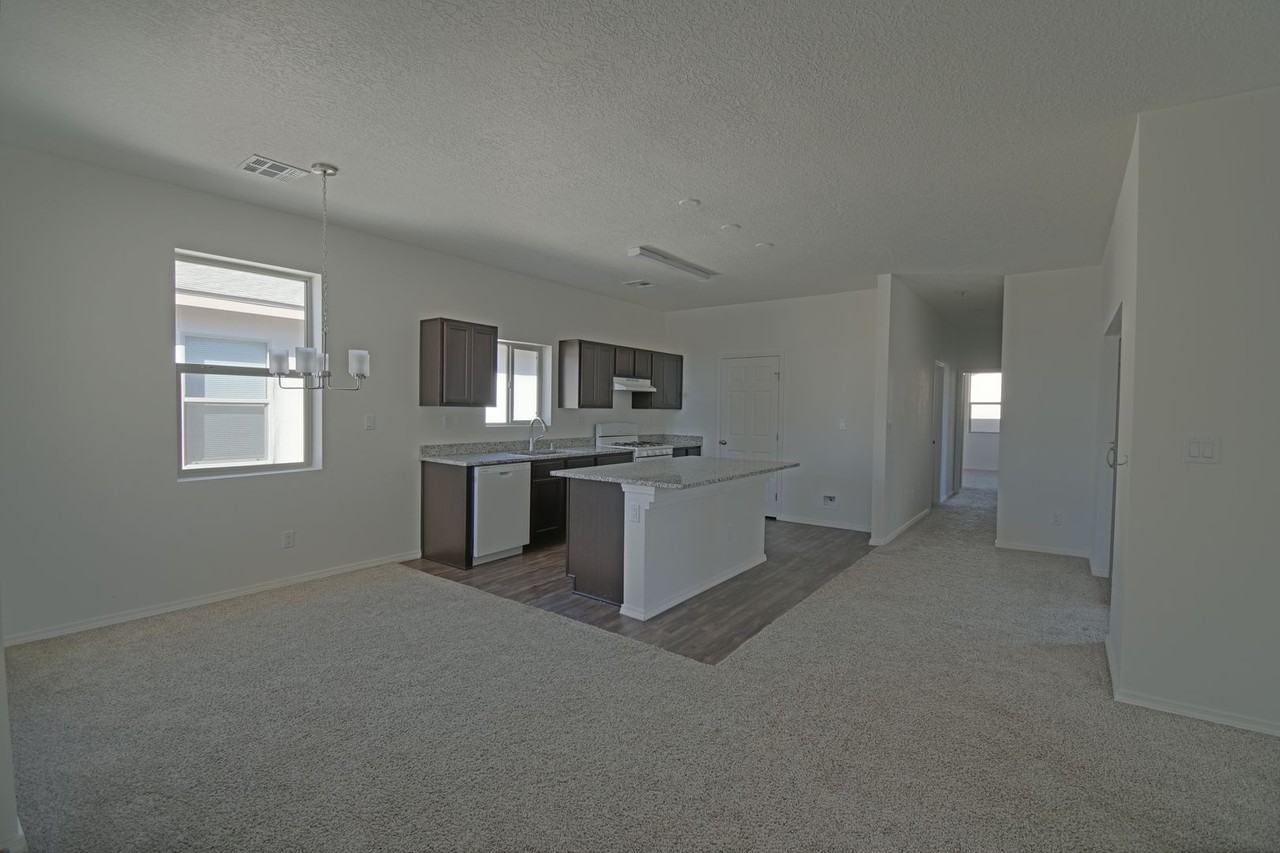 6303 Gannett Dr Ne - Photo 5 of 12