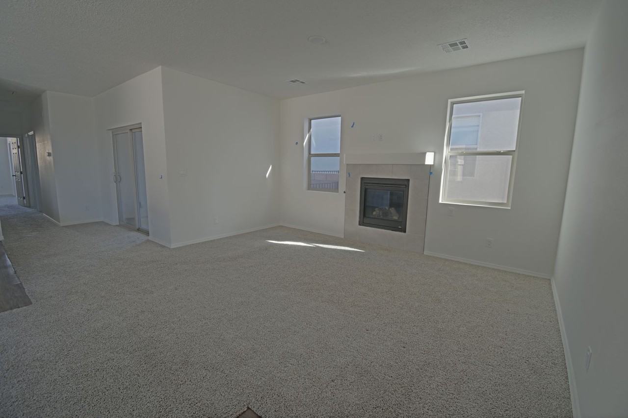 6303 Gannett Dr Ne - Photo 6 of 12