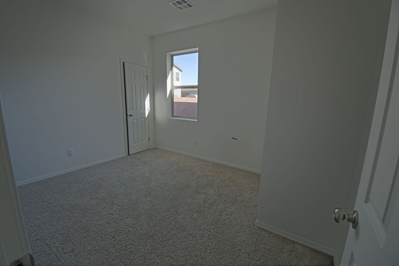 6303 Gannett Dr Ne - Photo 7 of 12