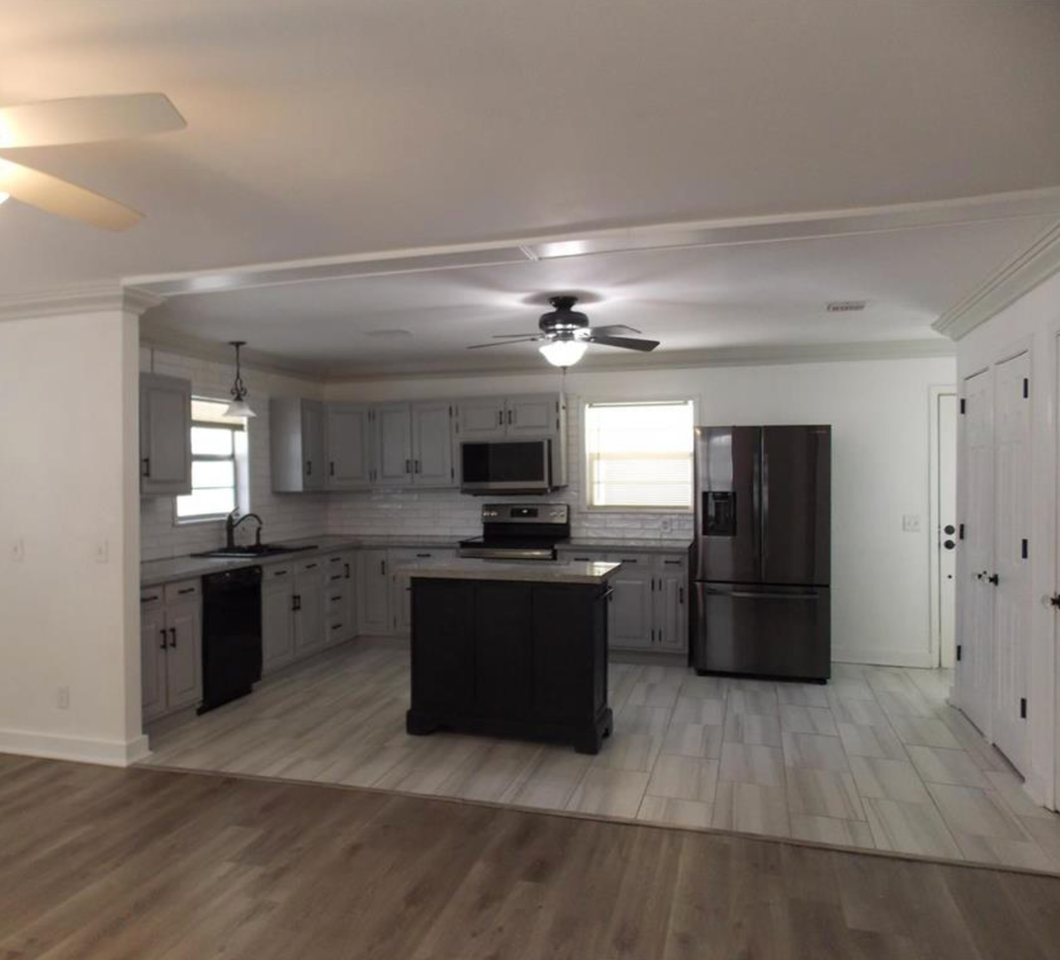 2311 Earl Ln - Photo 2 of 9