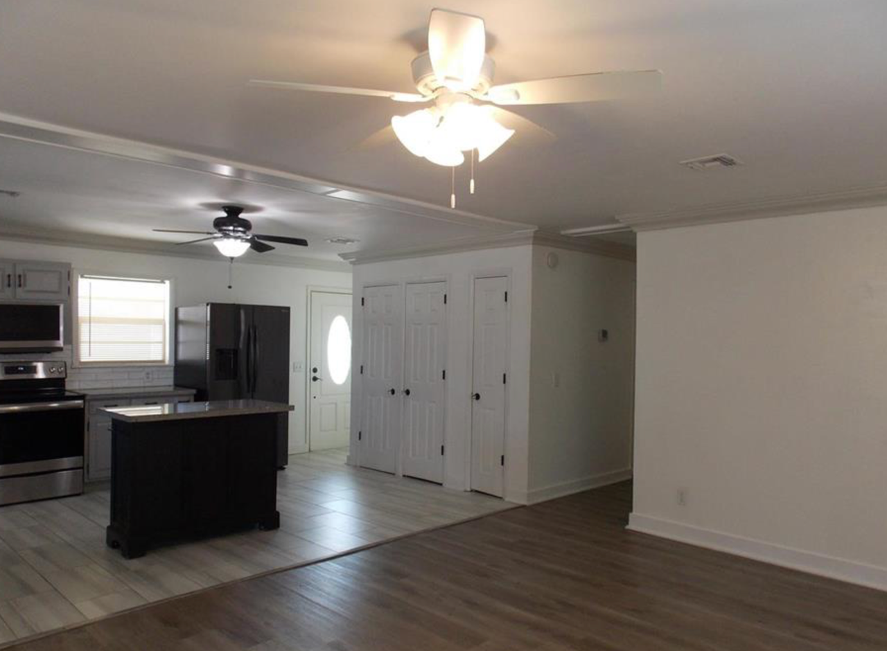 2311 Earl Ln - Photo 3 of 9