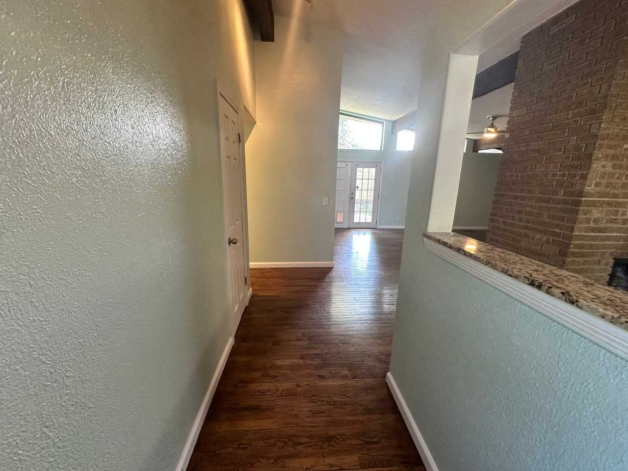 11004 Northwest 115th Street - Photo 2 of 26