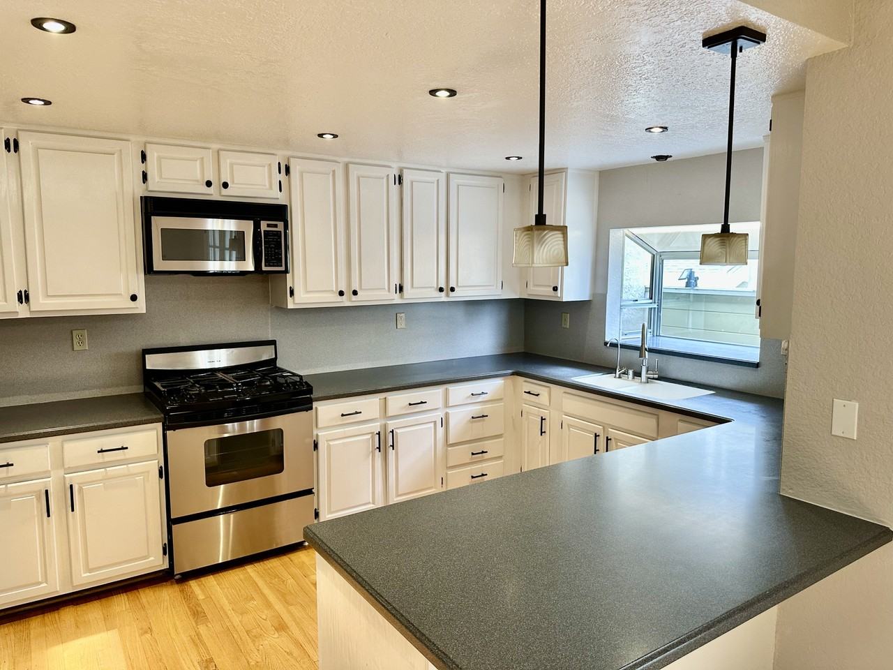 2421 Vanderbilt Ln #NA - Photo 4 of 22