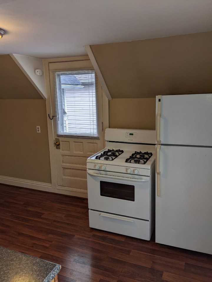 827 W Maumee St - Photo 2 of 10