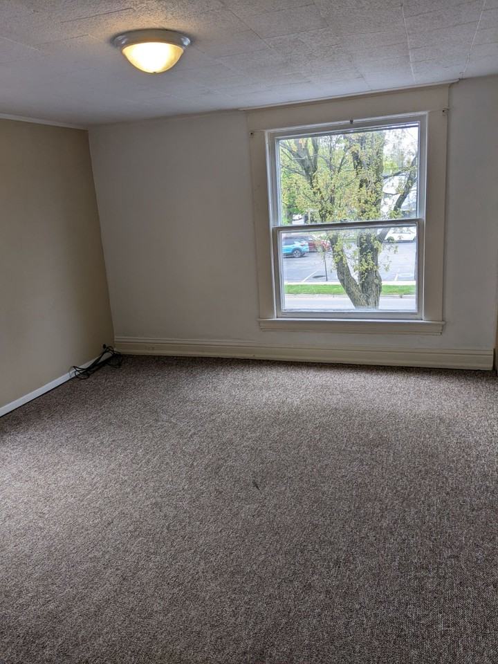 827 W Maumee St - Photo 3 of 10