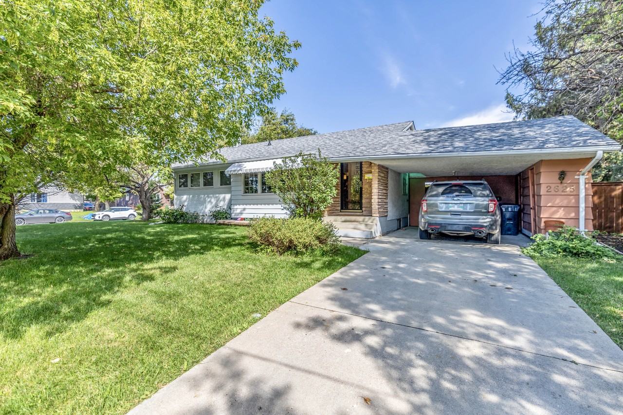 2625 Assiniboine Crescent - Photo 2 of 24