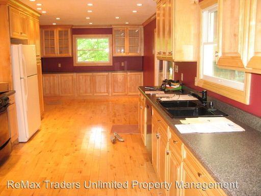 310 Apple Dr - Photo 3 of 10