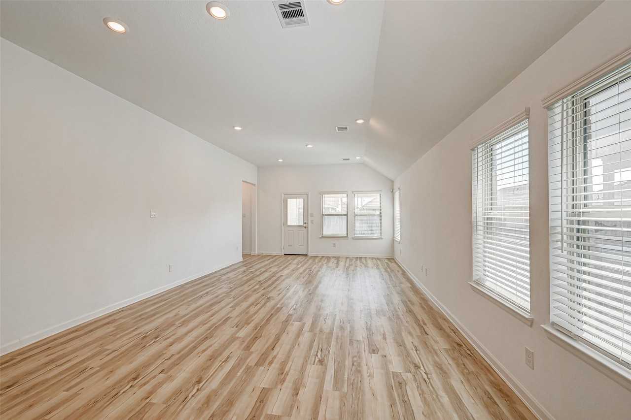 3718 Whirling Way - Photo 5 of 33