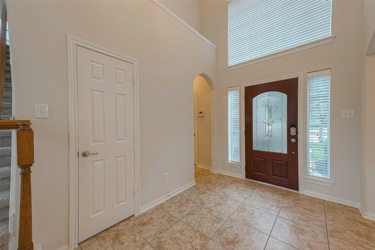 7106 Sagebranch Ct - Photo 7 of 50