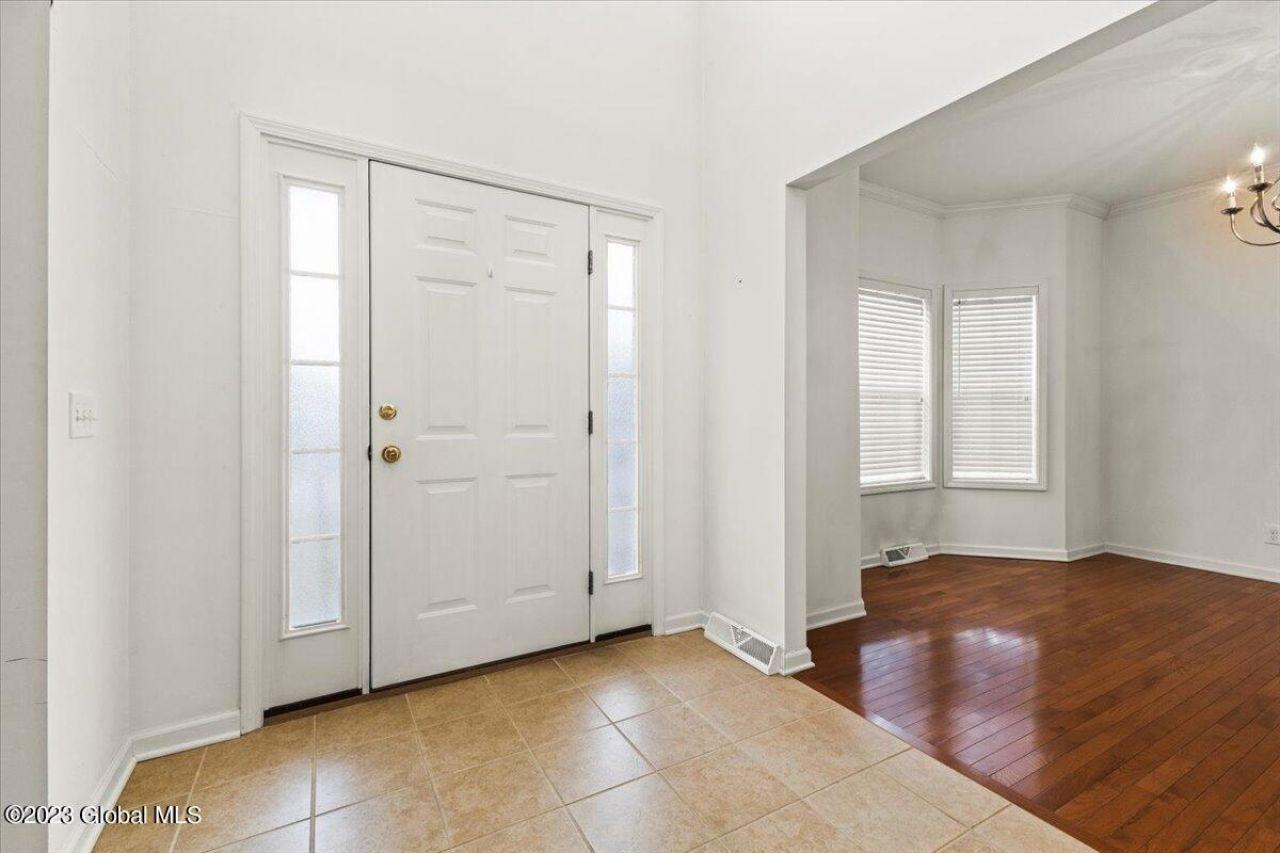 1 Woodbridge Ct - Photo 3 of 34
