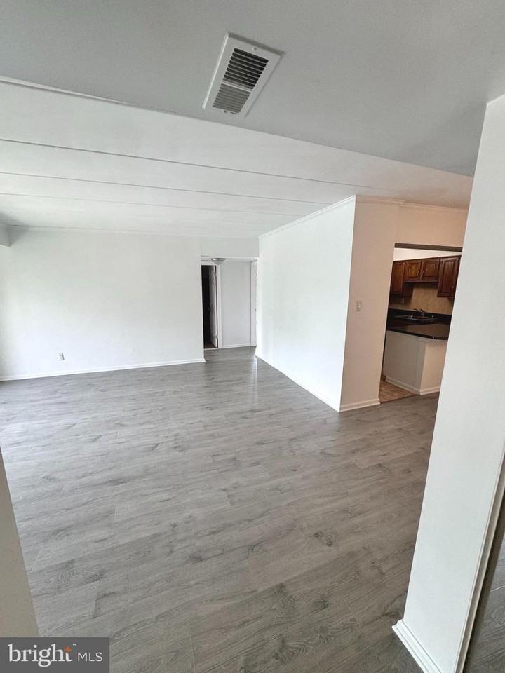 273 E Village Rd - Photo 2 of 9