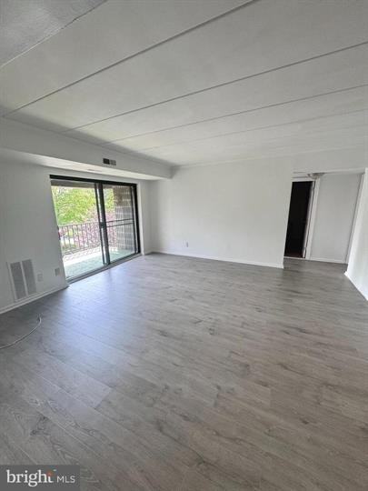 273 E Village Rd - Photo 4 of 9