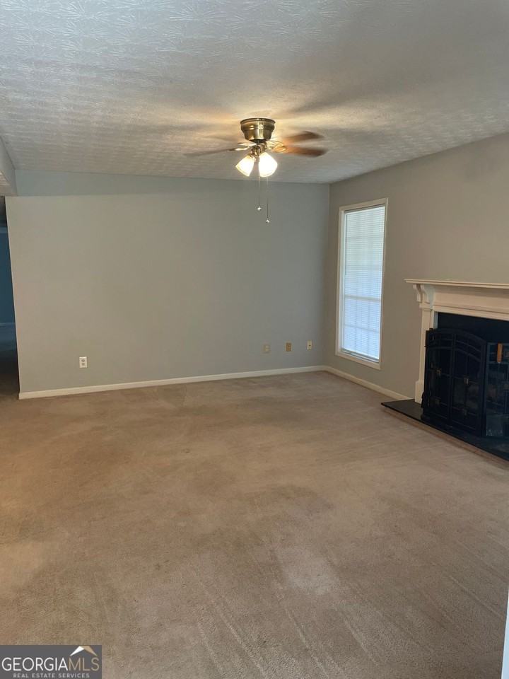 6431 Oakleaf Way - Photo 4 of 17