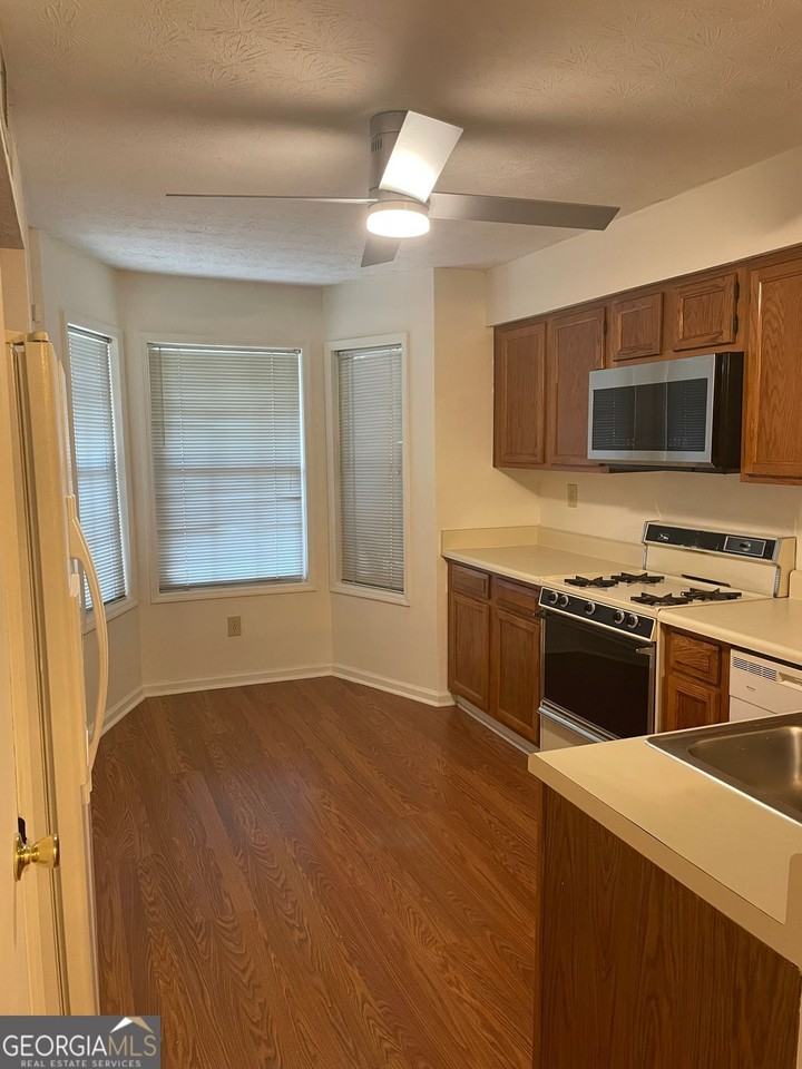 6431 Oakleaf Way - Photo 7 of 17