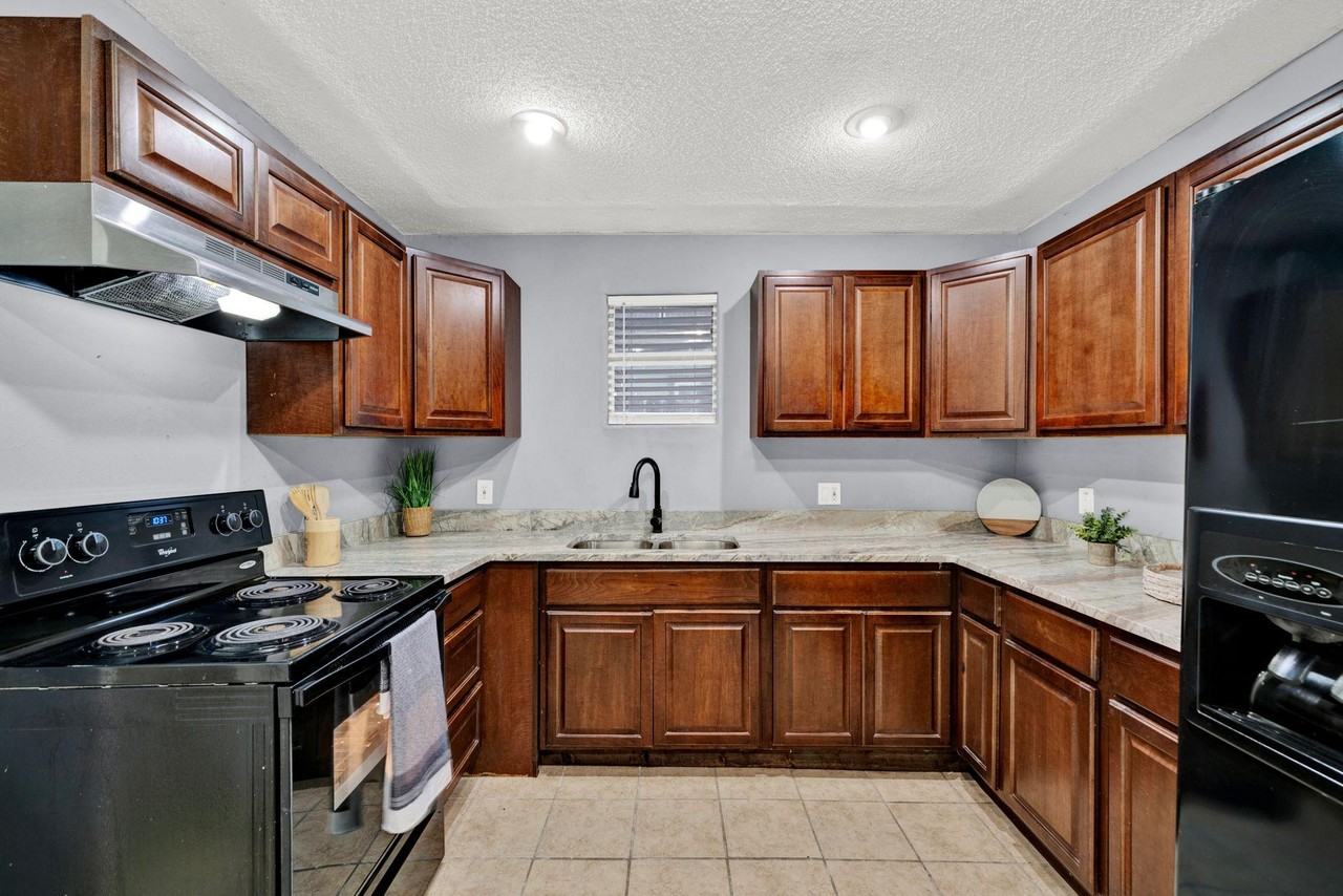 Haight St - Photo 2 of 4