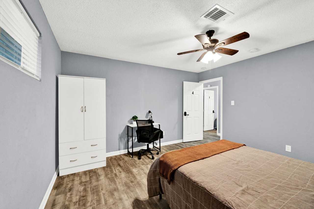 Haight St - Photo 4 of 4