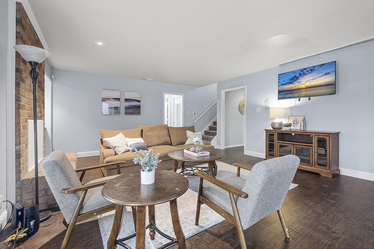 Woodmeadow Ct - Photo 4 of 7