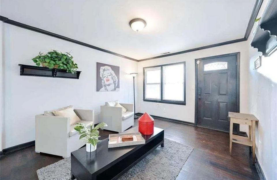 Bonneville Ter Nw - Photo 2 of 11