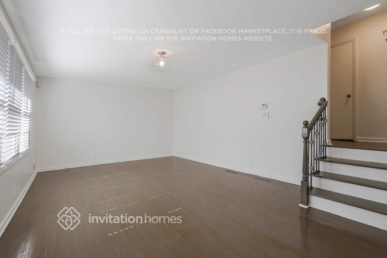 2372 Oakridge Ct - Photo 4 of 22