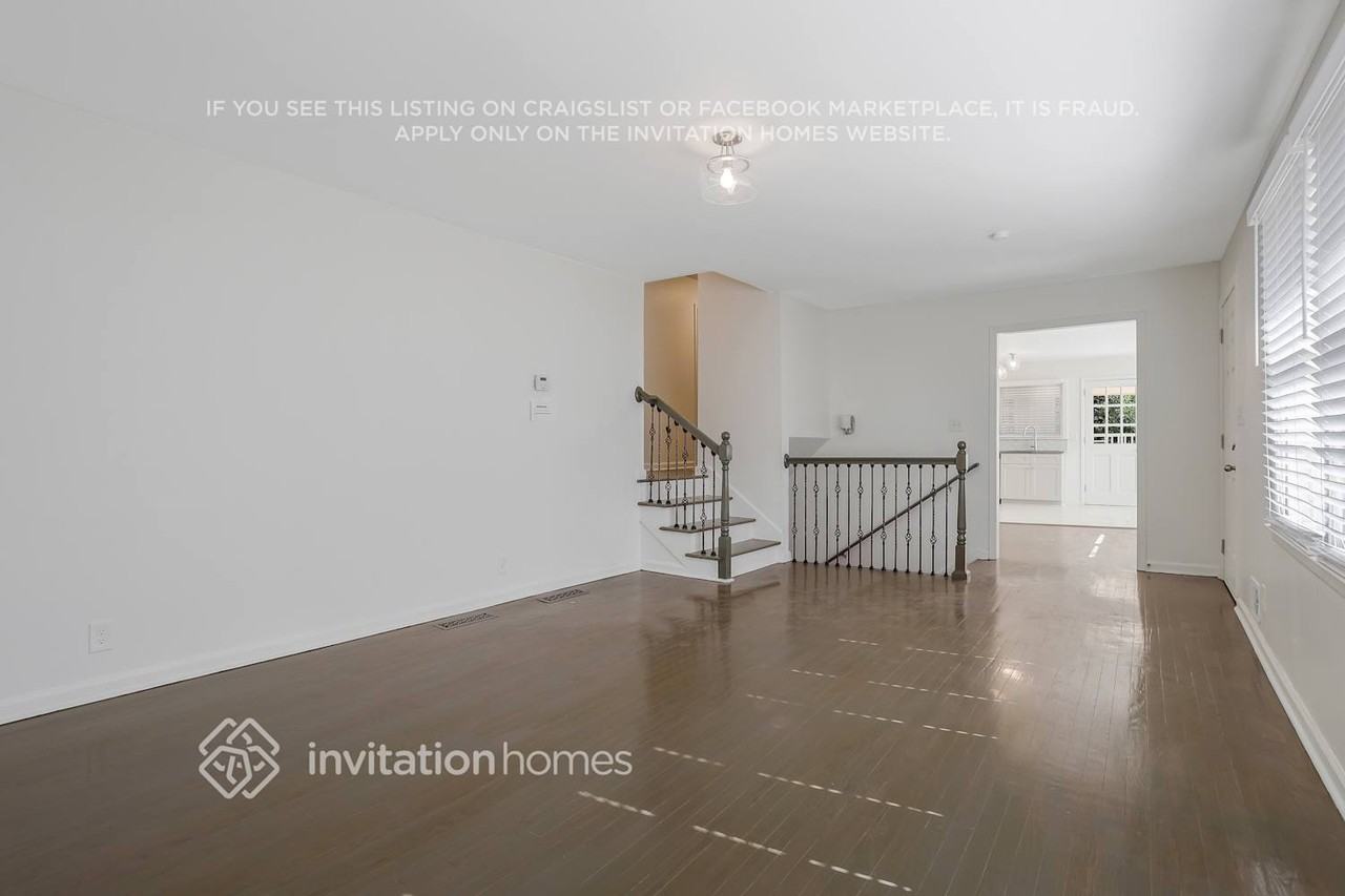2372 Oakridge Ct - Photo 5 of 22