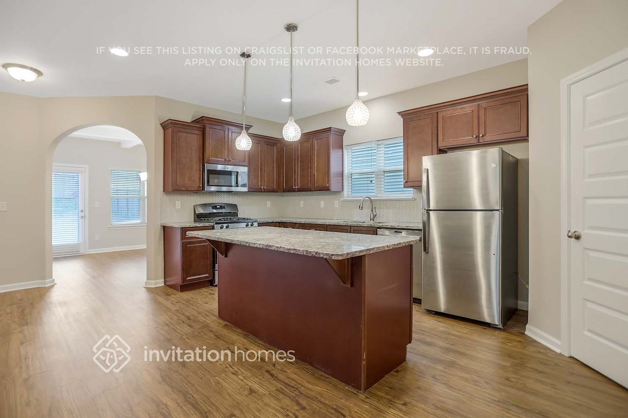 2718 Trebek Ct - Photo 5 of 24