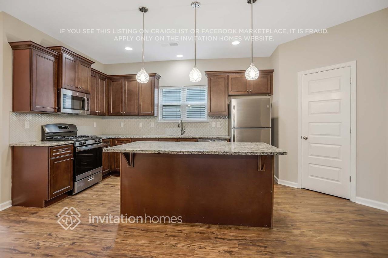 2718 Trebek Ct - Photo 6 of 24