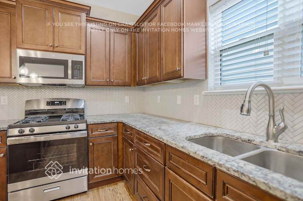 2718 Trebek Ct - Photo 7 of 24