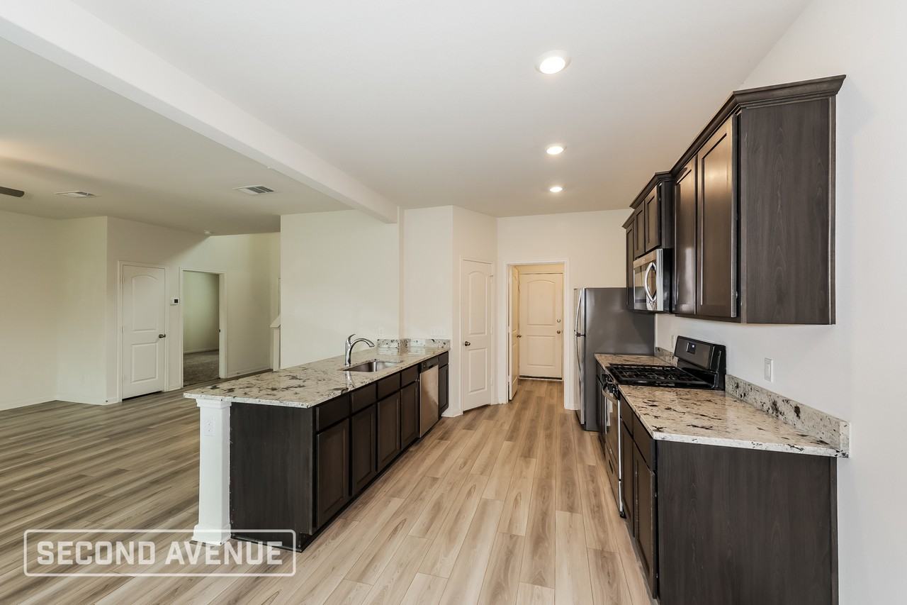 325 Condie Russell Ave - Photo 7 of 30