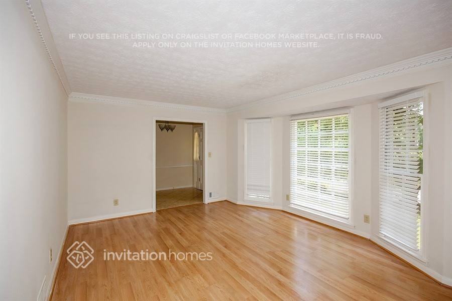 458 Glendale Ct - Photo 3 of 19