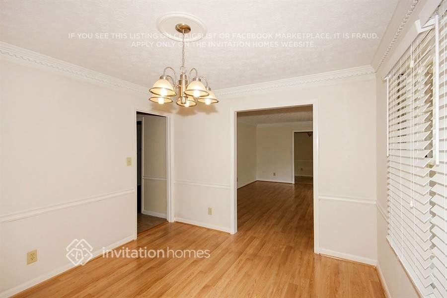 458 Glendale Ct - Photo 5 of 19