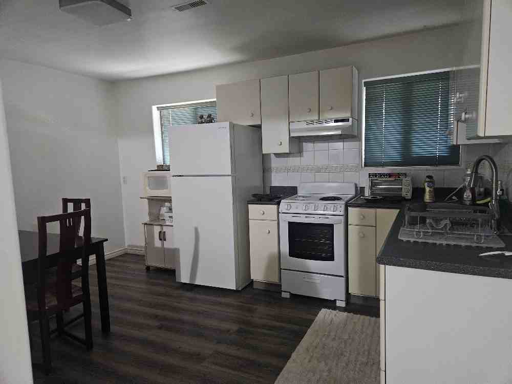 18216 64 Avenue - Photo 3 of 5