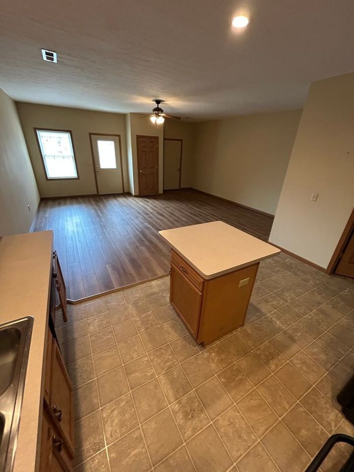 1011 Laurel Tree Ct - Photo 3 of 12