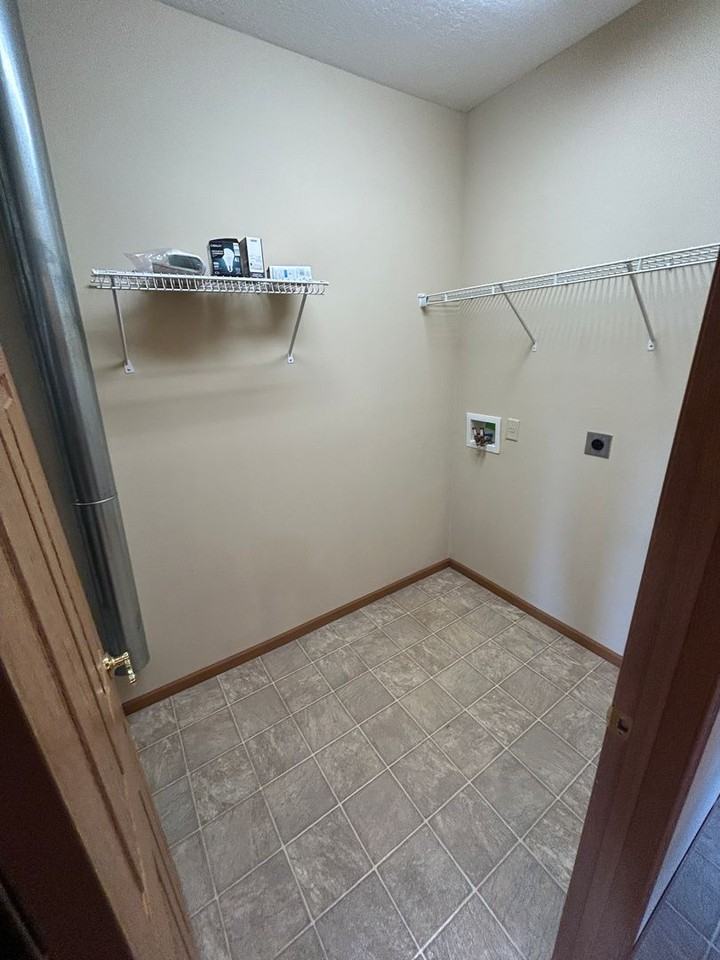 1011 Laurel Tree Ct - Photo 4 of 12
