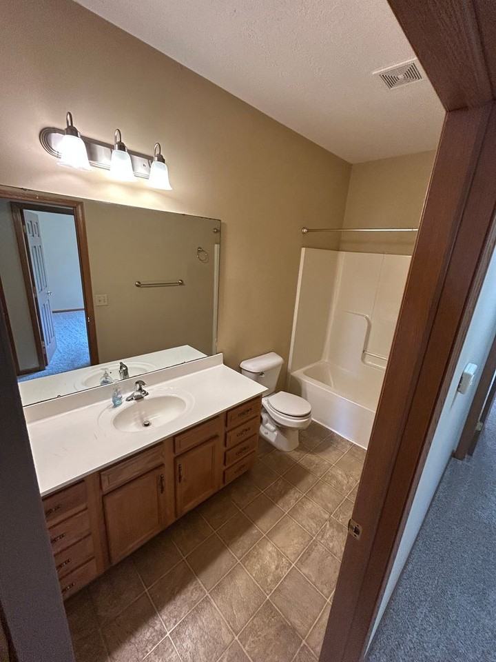 1011 Laurel Tree Ct - Photo 6 of 12