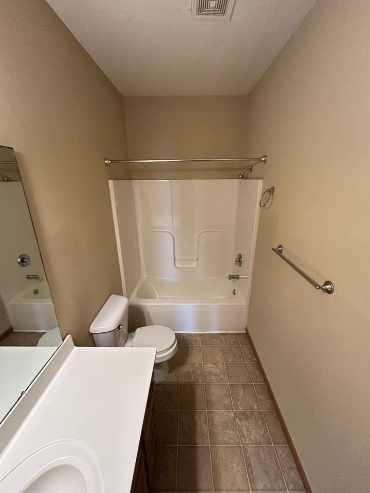 1011 Laurel Tree Ct - Photo 7 of 12