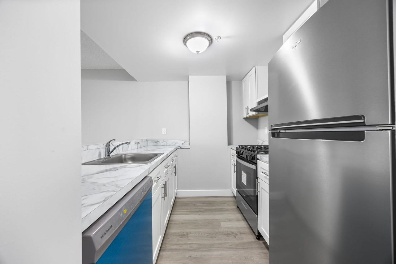 Atlantic Apartments - Photo 5 of 33