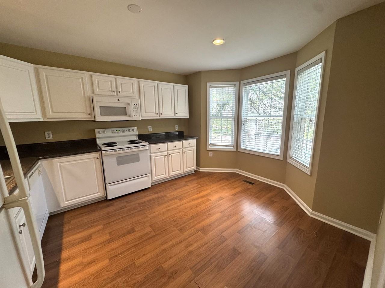 SOUTH HAMPTON VILLAGE - Photo 5 of 22