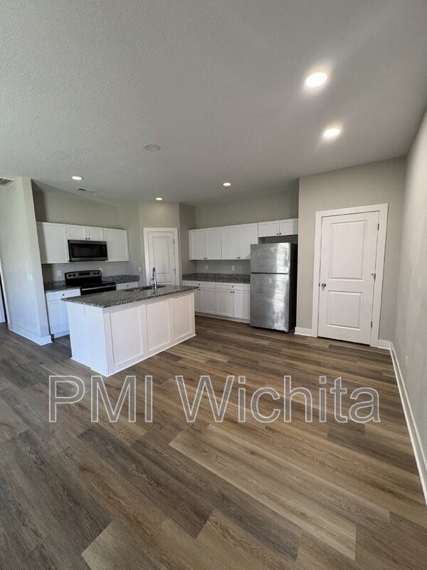 5250 N Cypress Cir - Photo 3 of 11