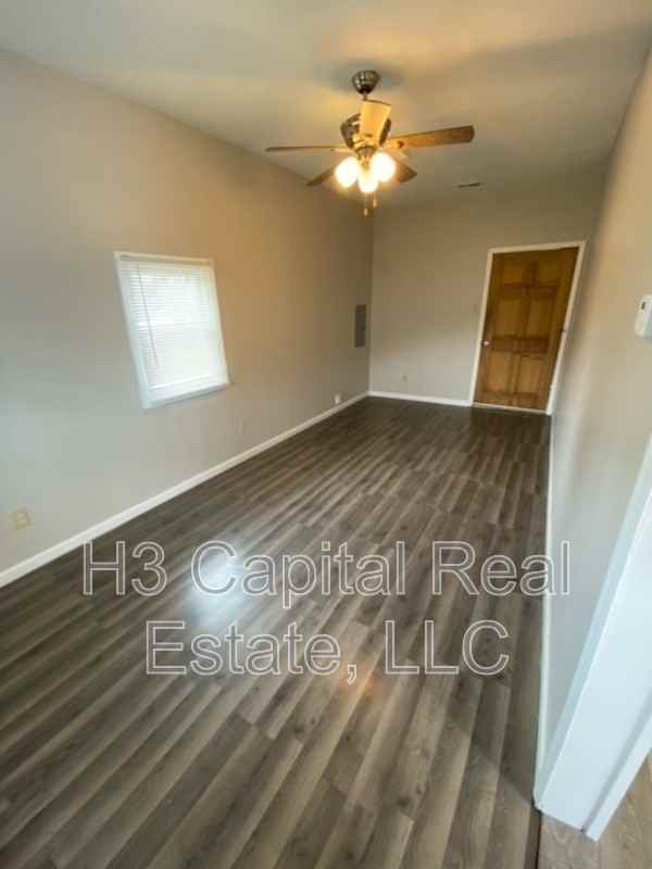 913 Lee St #REAR - Photo 2 of 8