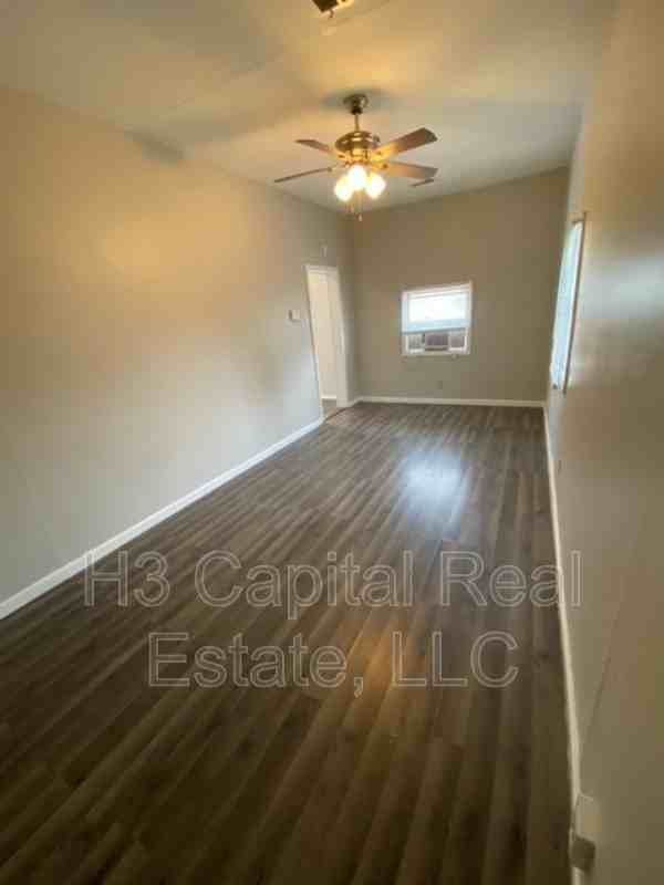 913 Lee St #REAR - Photo 3 of 8