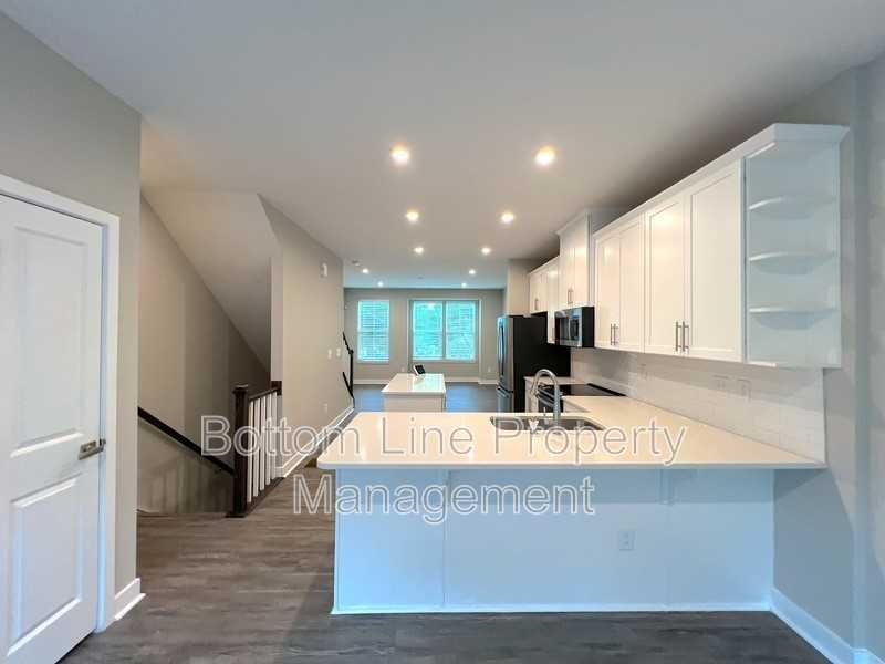 528 Billingsley Rd - Photo 3 of 30