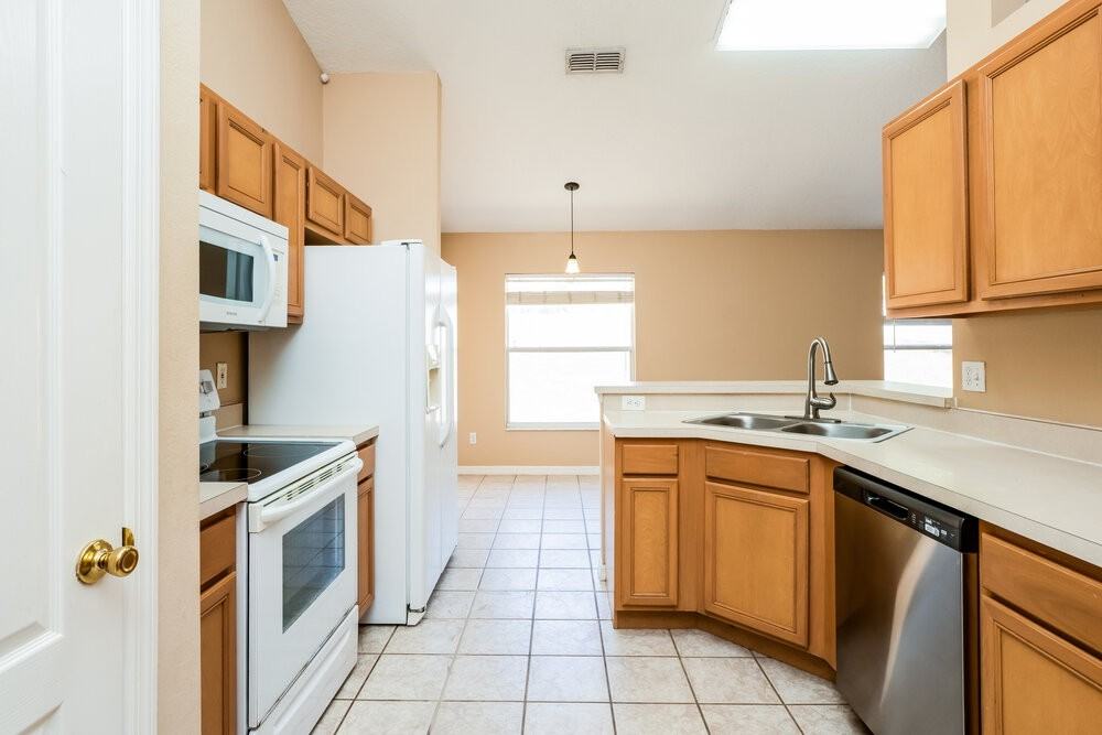 10449 Lake Hasson Cir - Photo 7 of 16