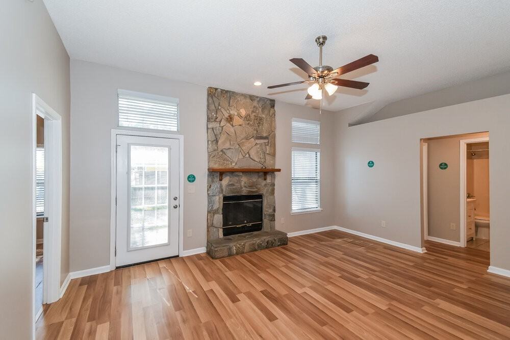 13146 Staffordshire Dr S - Photo 3 of 16