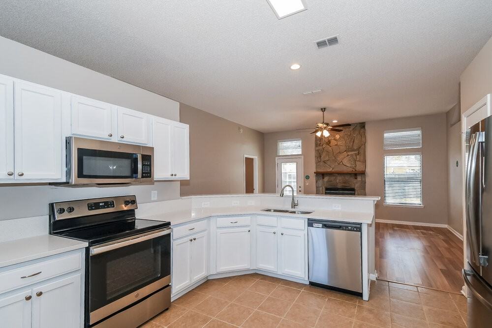 13146 Staffordshire Dr S - Photo 7 of 16