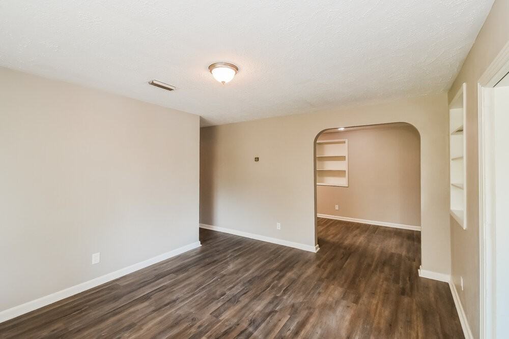 5204 Mays Dr - Photo 3 of 16