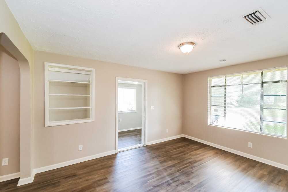 5204 Mays Dr - Photo 4 of 16