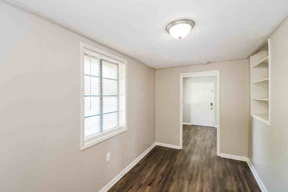 5204 Mays Dr - Photo 5 of 16