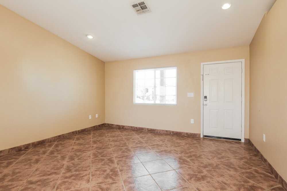305 E Gardenia Dr - Photo 5 of 16